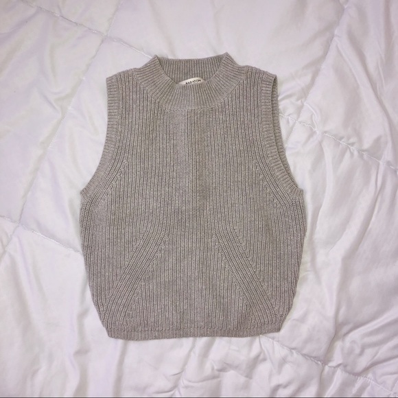 Cropped Gray Knit Tank! 🌿